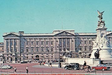 A Sneak Peak At The Gardens Of Buckingham Palace - Living London History